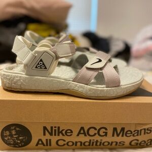 Nike ACG Deshutz